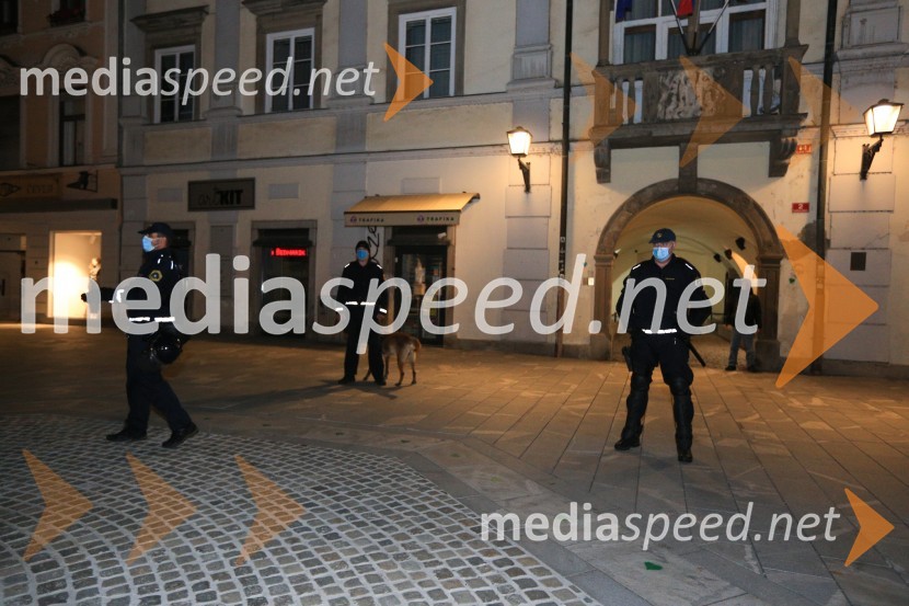 Drugi dan protestov proti policijski uri