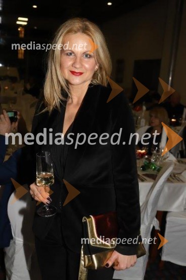 mag. Norma Bale, pisateljica in predsednica kluba Dišeči TraminecŠtajerski vinarji začeli s prodajo mladega vina Pubec