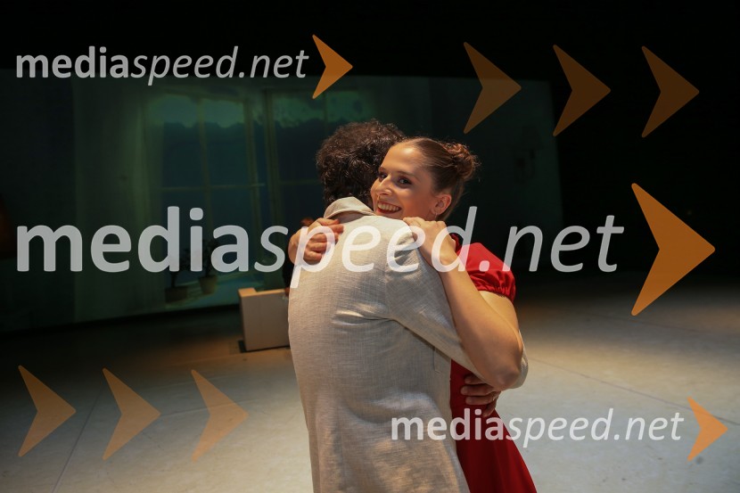  Tiberiu Marta, baletni plesalec;  Ema Perić, baletna plesalkaNanine pesmi, backstage snemanja predstave v SNG Maribor