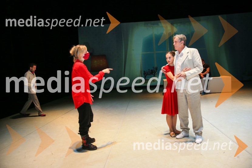  Valentina Turcu, koreografinja in baletna solistka;  Ema Perić, baletna plesalka;  Bojan Maroševič, igralecNanine pesmi, backstage snemanja predstave v SNG Maribor