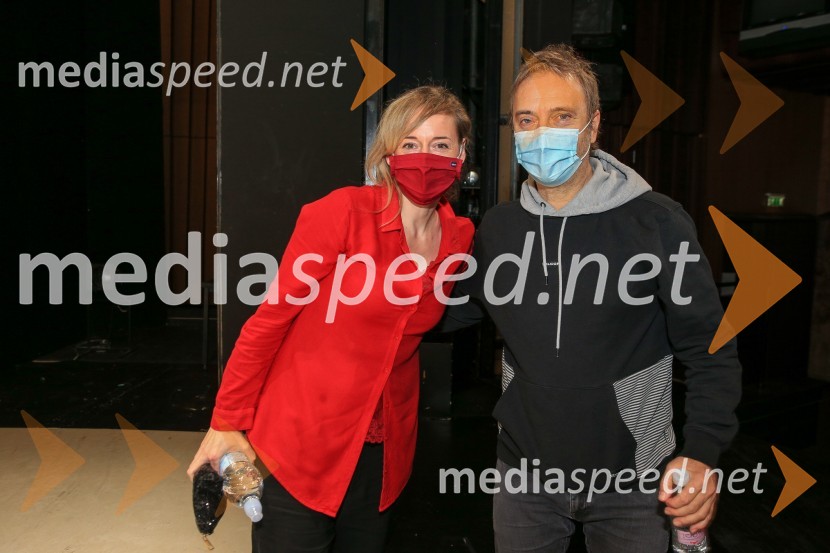  Valentina Turcu, koreografinja in baletna solistka;  Jani Hace, glasbenikNanine pesmi, backstage snemanja predstave v SNG Maribor