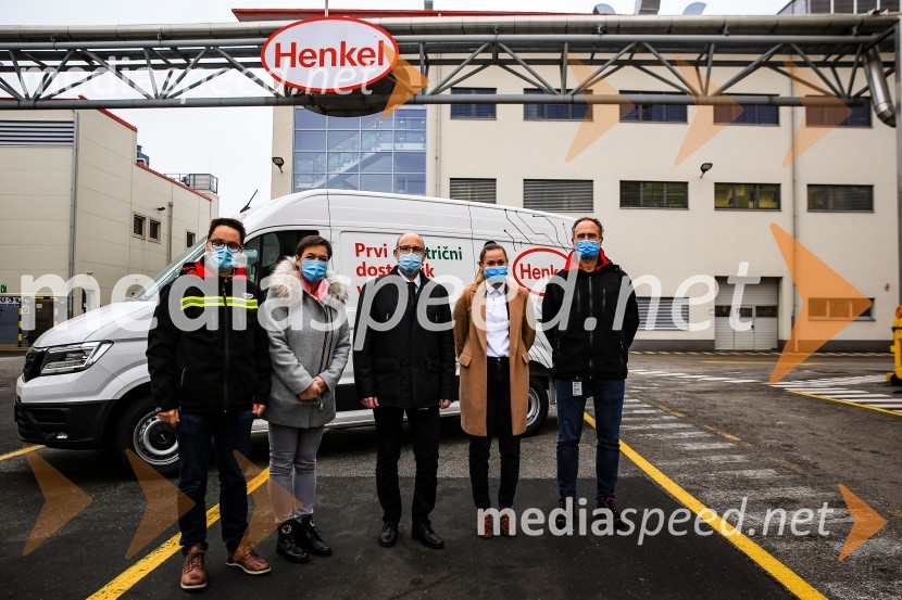  Matej Ribič, Henkel Maribor d.o.o.;  mag. soc. del., spec. Marjana Bravc, direktorica Centra za socialno delo Maribor ;  Gregor Majcen, vodja proizvodnje, Henkel Maribor;  Julija Lojen Baltič, specialistka za komuniciranje, Henkel MariborHenkel predstavil prvi električni dostavnik in doniral CSD Maribor