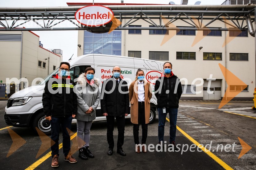  Matej Ribič, Henkel Maribor d.o.o.;  Blanka Žerjav, vodja službe za kadre in nagrajevanje, Henkel Adria regija;  Gregor Majcen, vodja proizvodnje, Henkel Maribor;  Julija Lojen Baltič, specialistka za komuniciranje, Henkel Maribor;  ... Henkel predstavil prvi električni dostavnik in doniral CSD Maribor
