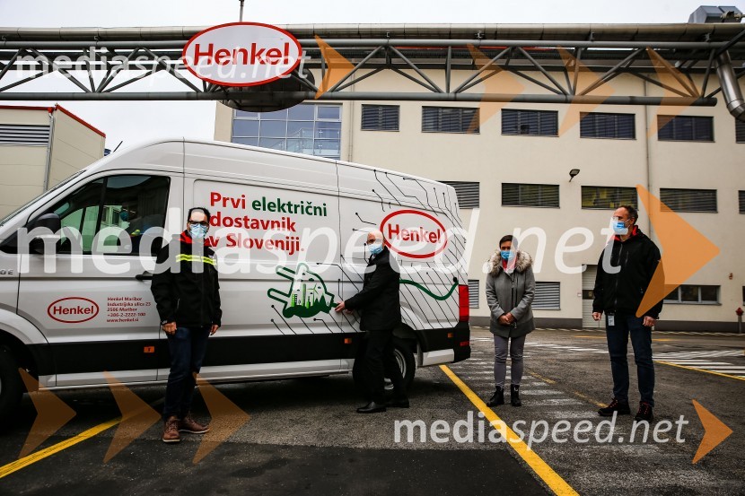  Matej Ribič, Henkel Maribor d.o.o.;  Gregor Majcen, vodja proizvodnje, Henkel Maribor;  Blanka Žerjav, vodja službe za kadre in nagrajevanje, Henkel Adria regija;  ... Henkel predstavil prvi električni dostavnik in doniral CSD Maribor