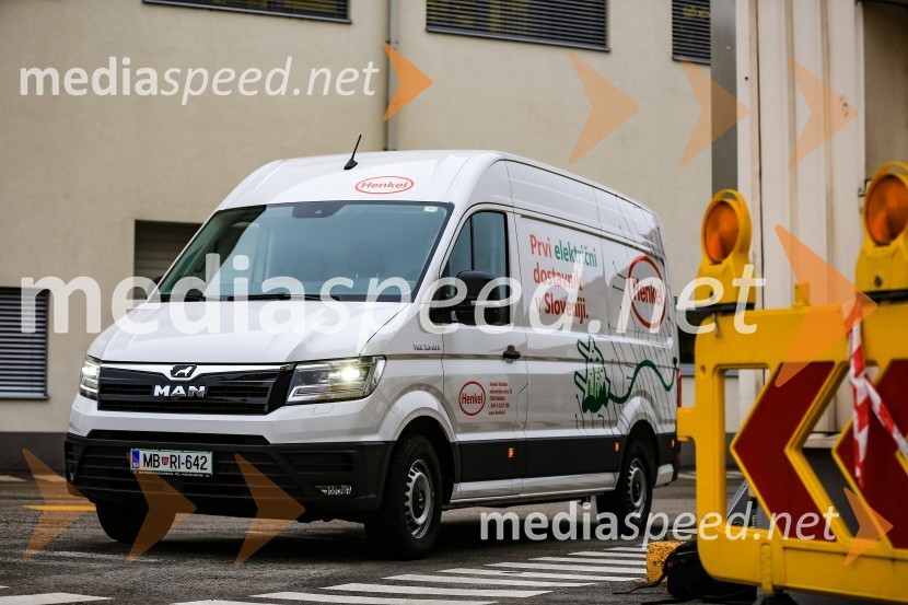 MAN e-TGE, prvi električni dostavnik v Sloveniji, pri Henkel MariborHenkel predstavil prvi električni dostavnik in doniral CSD Maribor