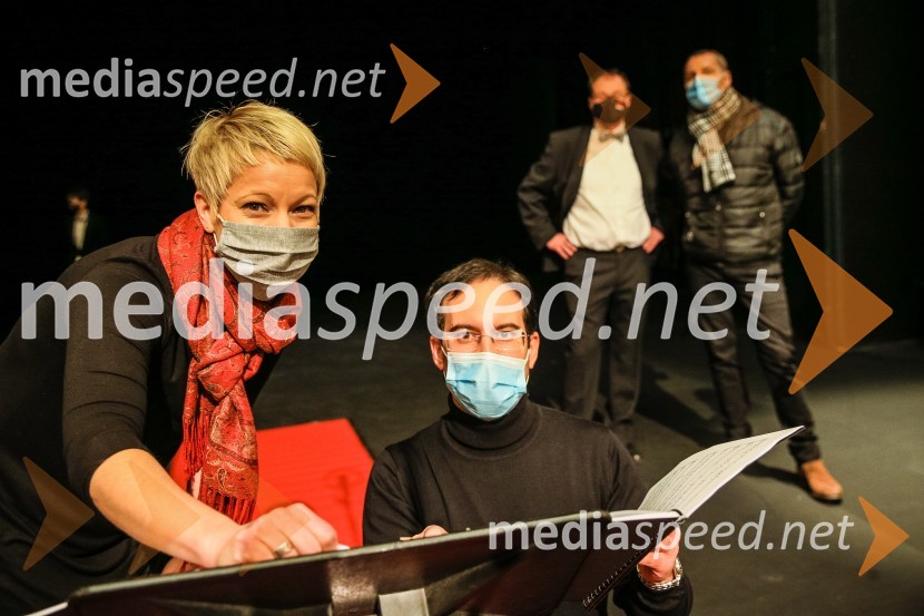  Zsuzsa Budavari Novak, zborovodkinja;  Simon Krečič, umetniški direktor Opere SNG Maribor;  Danilo Rošker, direktor SNG MariborBožični koncert zbora Opere SNG Maribor