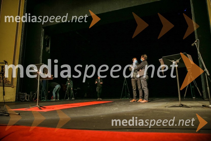  Danilo Rošker, direktor SNG Maribor;  Simon Krečič, umetniški direktor Opere SNG MariborBožični koncert zbora Opere SNG Maribor