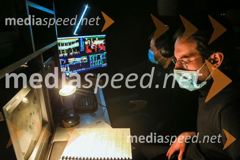  Boštjan Lesjak, BK TV;  Simon Krečič, umetniški direktor Opere SNG MariborBožični koncert zbora Opere SNG Maribor