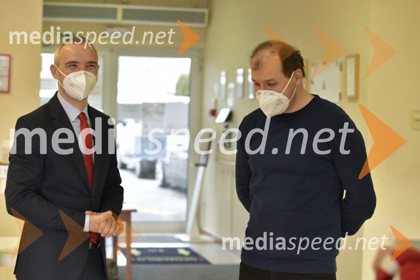  Janez Cigler Kralj, minister za delo, družino, socialne zadeve in enake možnosti;  Zlatko Gričnik, direktor, Dom sv. Lenarta, LenartV Sloveniji pričetek cepljenja proti novemu korona virusu Covid19