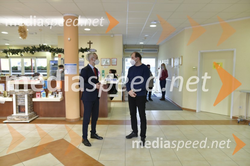  Janez Cigler Kralj, minister za delo, družino, socialne zadeve in enake možnosti;  Zlatko Gričnik, direktor, Dom sv. Lenarta, LenartV Sloveniji pričetek cepljenja proti novemu korona virusu Covid19