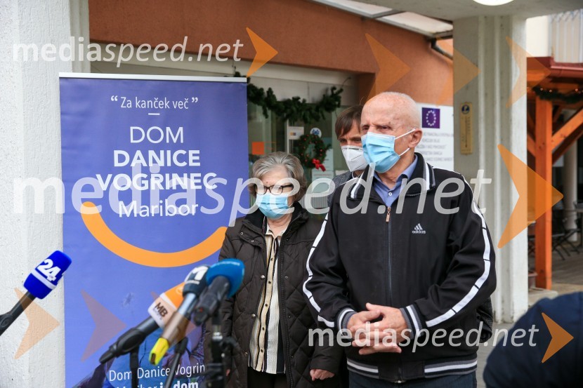  Ana Marija Brglez, prva med cepljenimi proti Covid 19 v Domu Danice Vogrinec;  Peter Brglez, skrbnik potomke Stare trte pred Domom Danice Vogrinec in en prvih cepljenih proti Covid 19V Sloveniji pričetek cepljenja proti novemu korona virusu Covid19