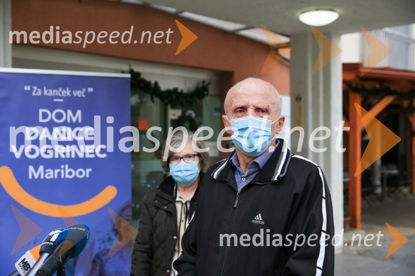  Ana Marija Brglez, prva med cepljenimi proti Covid 19 v Domu Danice Vogrinec;  Peter Brglez, skrbnik potomke Stare trte pred Domom Danice Vogrinec in en prvih cepljenih proti Covid 19V Sloveniji pričetek cepljenja proti novemu korona virusu Covid19