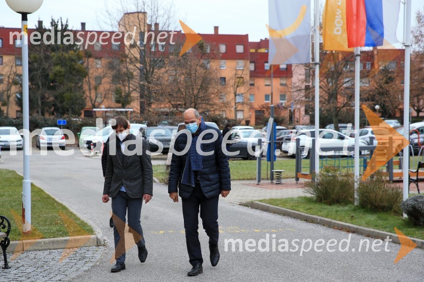 mag. Marko Slavič, direktor Doma Danice Vogrinec;  Janez Janša, predsednik vlade RSV Sloveniji pričetek cepljenja proti novemu korona virusu Covid19