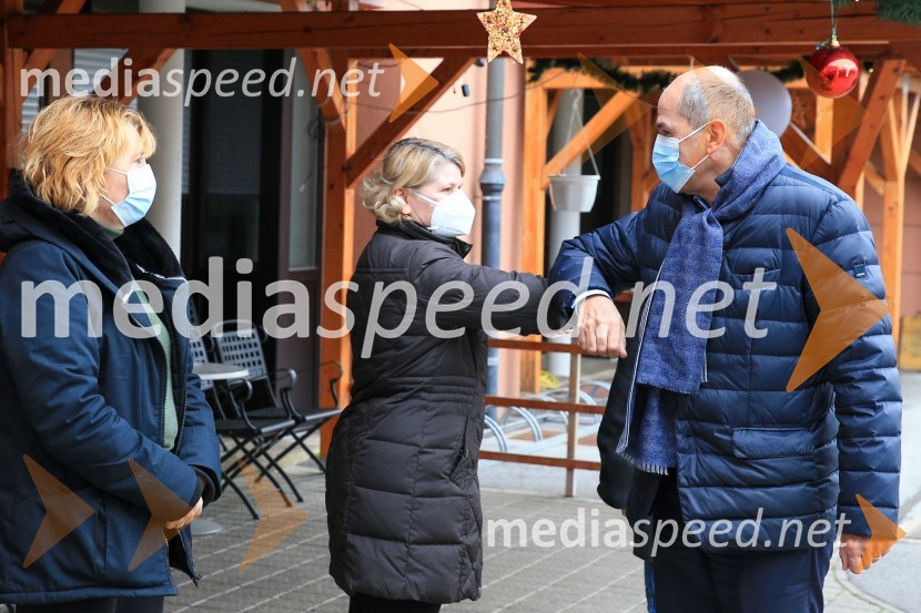  Janez Janša, predsednik vlade RSV Sloveniji pričetek cepljenja proti novemu korona virusu Covid19