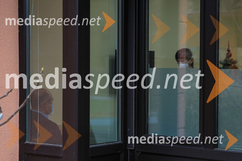  Janez Janša, predsednik vlade RS; mag. Marko Slavič, direktor Doma Danice VogrinecV Sloveniji pričetek cepljenja proti novemu korona virusu Covid19