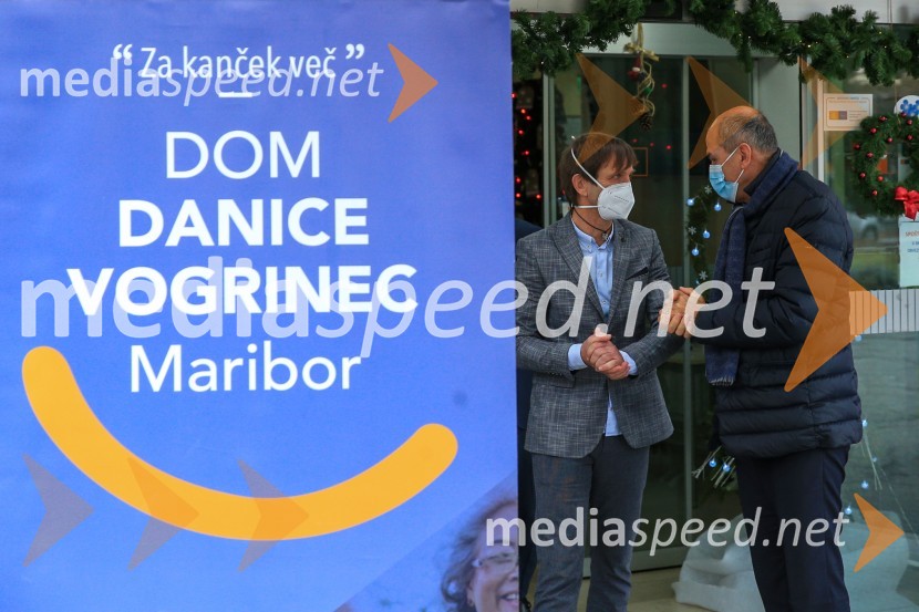 mag. Marko Slavič, direktor Doma Danice Vogrinec;  Janez Janša, predsednik vlade RSV Sloveniji pričetek cepljenja proti novemu korona virusu Covid19