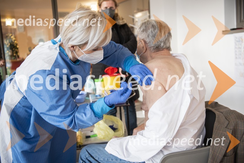  Jože Pelko, nekdanji direktor Steklarna RogaškaV Sloveniji pričetek cepljenja proti novemu korona virusu Covid19