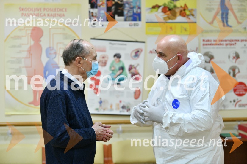 msgr. dr. Franc Kramberger, upokojeni mariborski nadškof; dr.med. Jožef Kramberger, direktor, ZD LenartV Sloveniji pričetek cepljenja proti novemu korona virusu Covid19
