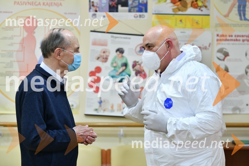 msgr. dr. Franc Kramberger, upokojeni mariborski nadškof; dr.med. Jožef Kramberger, direktor, ZD LenartV Sloveniji pričetek cepljenja proti novemu korona virusu Covid19