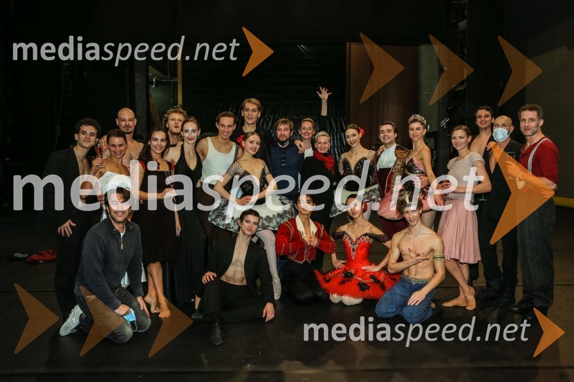  Matteo Magalotti, baletni plesalec;  Edward Clug, umetniški direktor, Balet SNG Maribor;  Tijuana Križman Hudernik, baletna solistka;  Gaj Žmavc, baletnik;  Catarina de Meneses, baletna solistka;  Luka  Ostrež, baletni plesalec;  Olesja Hartmann Marin, baletna plesalka;  Davide Buffone, baletni plesalec;  Tomaž Viktor Abram Golub, baletni plesalec;  Mina Radaković, baletna plesalka;  Sytze Jan Luske, baletni plesalec;  Anton Bogov, baletni solist;  Yuya Omaki, baletni solist;  Alenka Ribič, baletna mojstrica;  Asami Nakashima, baletna solistka;  Monja Obrul, baletna plesalka;  Ionut Dinita, baletni plesalec;  Jan Trninič, baletni plesalec;  Tetiana Svetlična, baletna plesalka;  Evgenija Koškina, baletka;  Alexandru Pilca, baletni plesalec;  Sergiu Moga, baletni solist;  Tiberiu Marta, baletni plesalecBaletni gala SNG Maribor