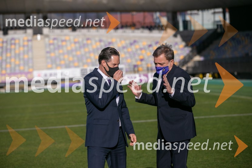  John Denhof, predsednik uprave NKBM;  Bojan Ban, direktor NK MariborNova KBM in NK Maribor podpisala štiri letno sponzorsko pogodbo