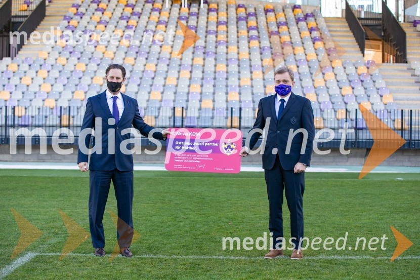  John Denhof, predsednik uprave NKBM;  Bojan Ban, direktor NK MariborNova KBM in NK Maribor podpisala štiri letno sponzorsko pogodbo
