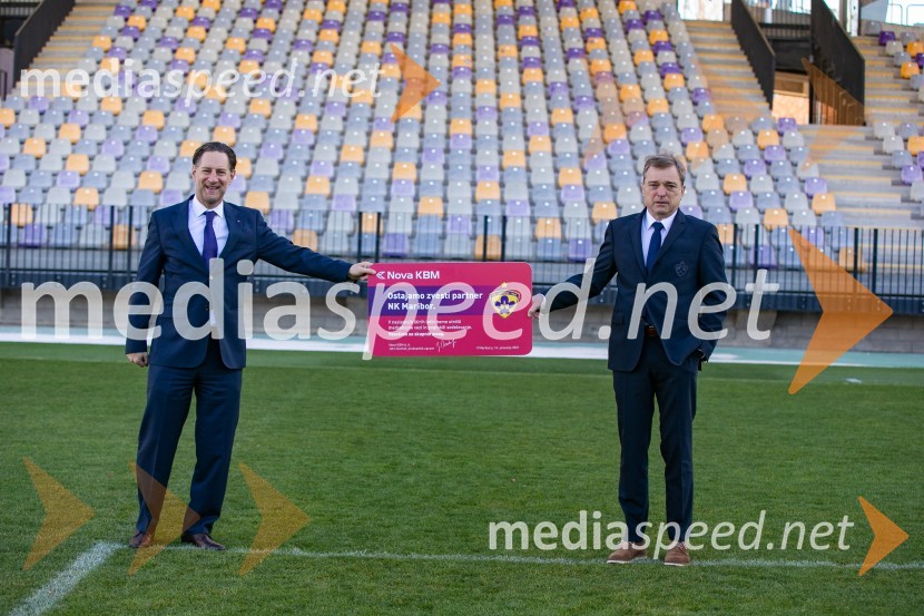  John Denhof, predsednik uprave NKBM;  Bojan Ban, direktor NK MariborNova KBM in NK Maribor podpisala štiri letno sponzorsko pogodbo