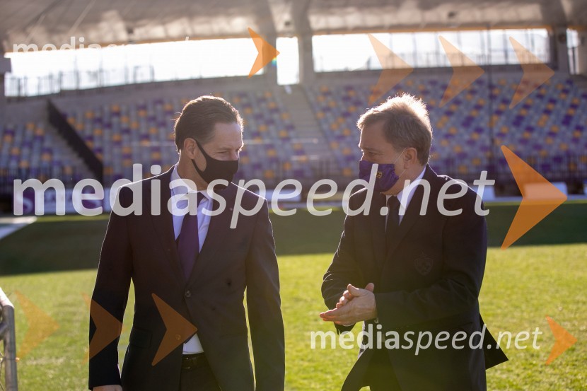  John Denhof, predsednik uprave NKBM;  Bojan Ban, direktor NK MariborNova KBM in NK Maribor podpisala štiri letno sponzorsko pogodbo