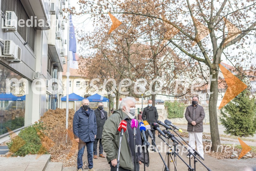 prim. doc. dr. Jernej Završnik, dr. med., spec., direktor Zdravstvenega doma dr. Adolfa Drolca; mag. Aleksander Jus, pomočnik direktorja za zdravstveno nego, ZD dr. Adolfa Drolca Maribor; dr. med. Milan Krek, NIJZ, direktorMilan Krek obiskal ZD Maribor