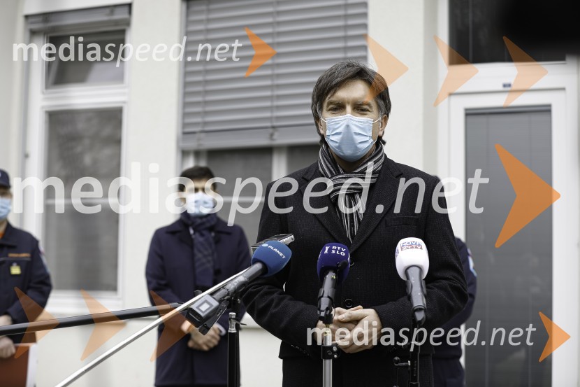  Matjaž Rakovec, župan Mestne občine Kranj; Dr. Aleš Rozman, direktor Klinike GolnikBorut Pahor na obisku v Mestni Občini Kranj