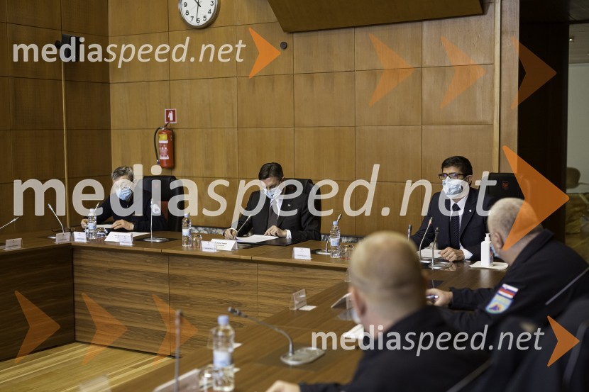  Srečko Šestan, poveljnik, Civilna zaščita Republike Slovenije;  Borut Pahor, predsednik Republike Slovenije;  Matjaž Rakovec, župan Mestne občine KranjBorut Pahor na obisku v Mestni Občini Kranj