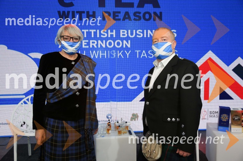  Majda Debevc, sommelierka, strokovnjakinja za žgane pijače in vina;  GreG McPartlin, predstavnik Škotske v SlovenijiE čaj z razlogom - Degustacija škotskih viskijev