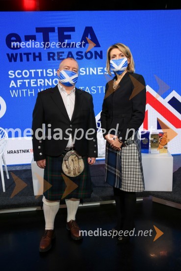  GreG McPartlin, predstavnik Škotske v Sloveniji;  Barbara Uranjek, direktorica, Britansko-slovenska gospodarska zbornicaE čaj z razlogom - Degustacija škotskih viskijev