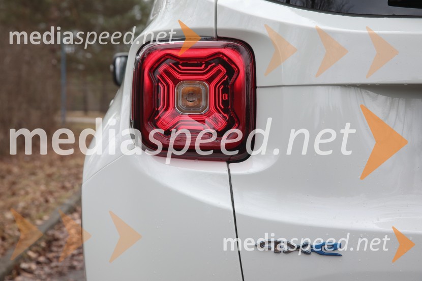 Compass & Renegade 4xe - prva priključna hibrida znamke Jeep, slovenska predstavitev