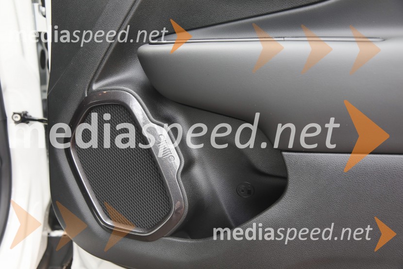 Compass & Renegade 4xe - prva priključna hibrida znamke Jeep, slovenska predstavitev