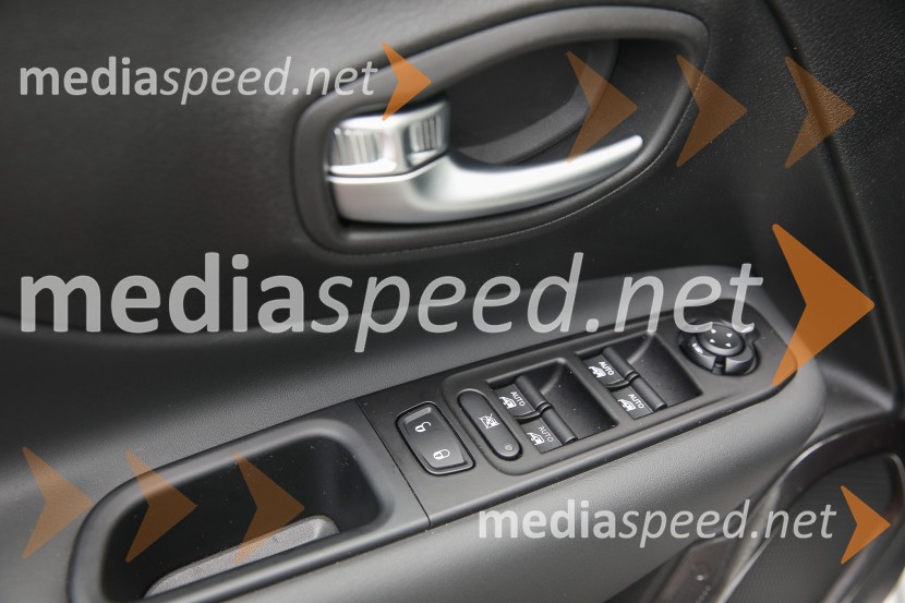 Compass & Renegade 4xe - prva priključna hibrida znamke Jeep, slovenska predstavitev