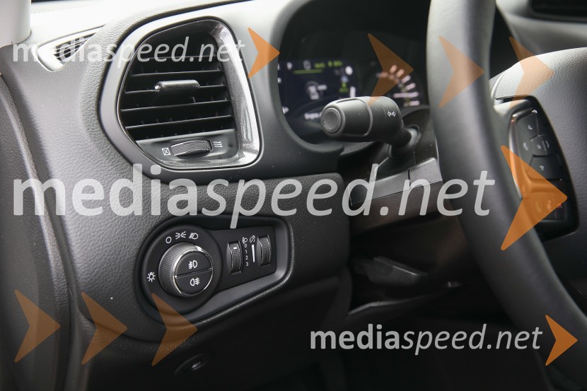 Compass & Renegade 4xe - prva priključna hibrida znamke Jeep, slovenska predstavitev