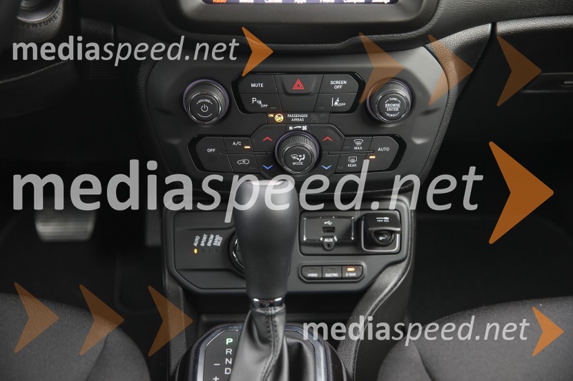 Compass & Renegade 4xe - prva priključna hibrida znamke Jeep, slovenska predstavitev