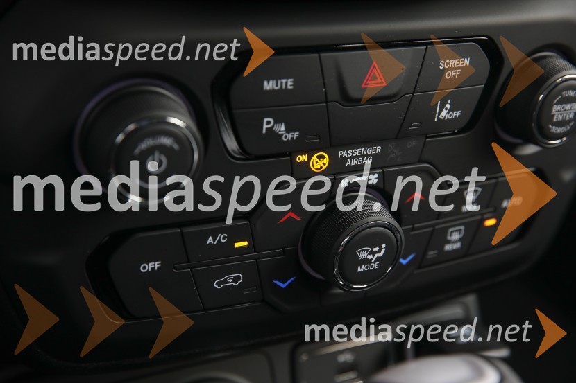 Compass & Renegade 4xe - prva priključna hibrida znamke Jeep, slovenska predstavitev