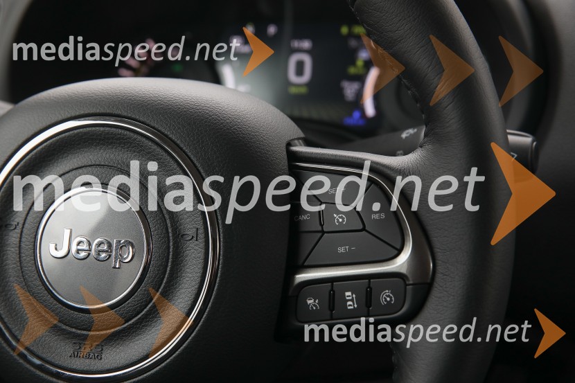 Compass & Renegade 4xe - prva priključna hibrida znamke Jeep, slovenska predstavitev