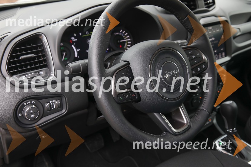 Compass & Renegade 4xe - prva priključna hibrida znamke Jeep, slovenska predstavitev