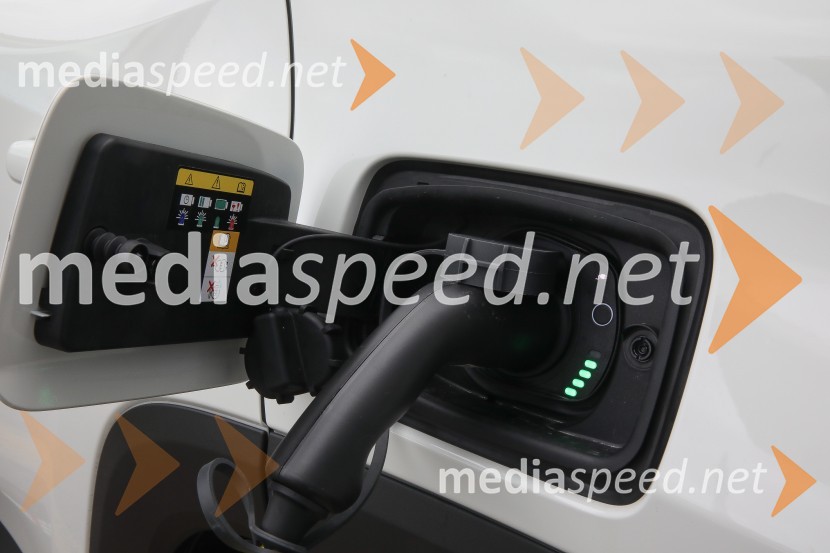 Compass & Renegade 4xe - prva priključna hibrida znamke Jeep, slovenska predstavitev