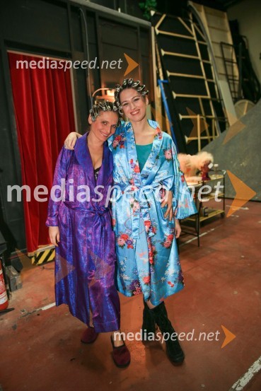  Mirjana Šajinović, igralka;  Eva Kraš, igralkaNa pripravah za spletno premiero Romea in Julije