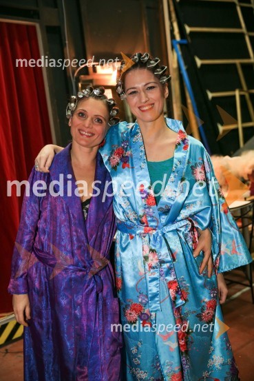  Mirjana Šajinović, igralka;  Eva Kraš, igralkaNa pripravah za spletno premiero Romea in Julije