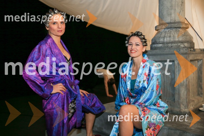  Mirjana Šajinović, igralka;  Eva Kraš, igralkaNa pripravah za spletno premiero Romea in Julije
