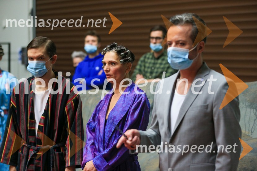  Matevž Biber, igralec;  Mirjana Šajinović, igralka;  Vojko Belšak, igralecNa pripravah za spletno premiero Romea in Julije