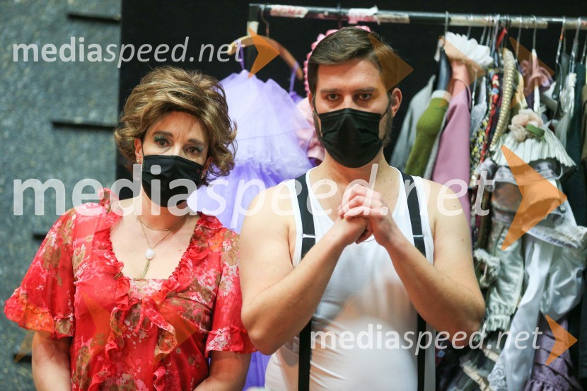  Maša Žilavec, igralka;  Kristijan Ostanek, igralecNa pripravah za spletno premiero Romea in Julije