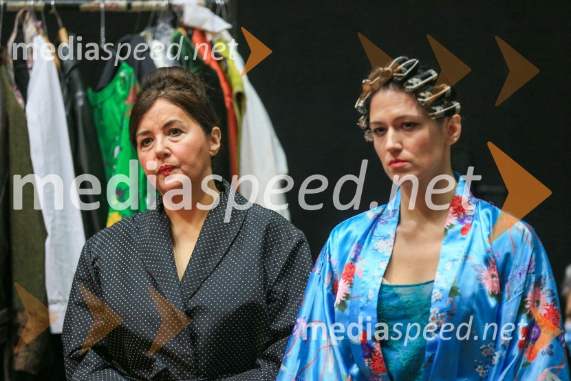  Ksenija Mišič, igralka;  Eva Kraš, igralkaNa pripravah za spletno premiero Romea in Julije