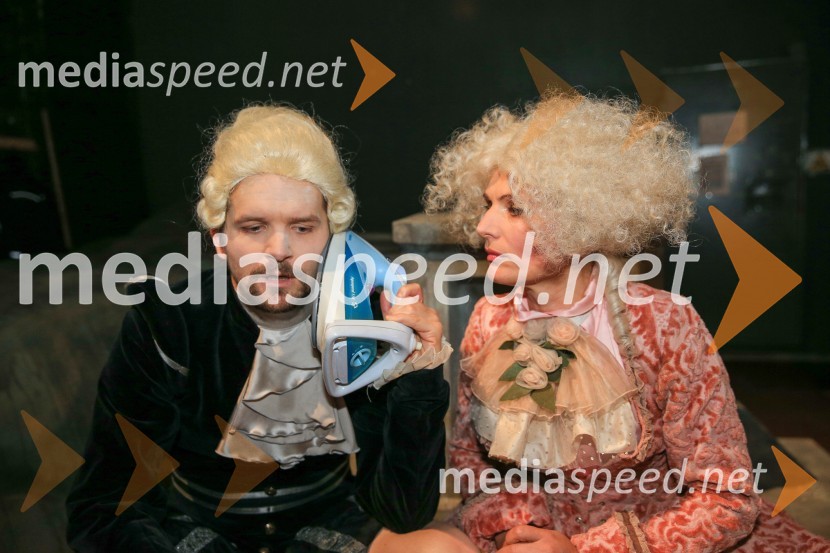  Matevž Biber, igralec;  Mirjana Šajinović, igralkaNa pripravah za spletno premiero Romea in Julije