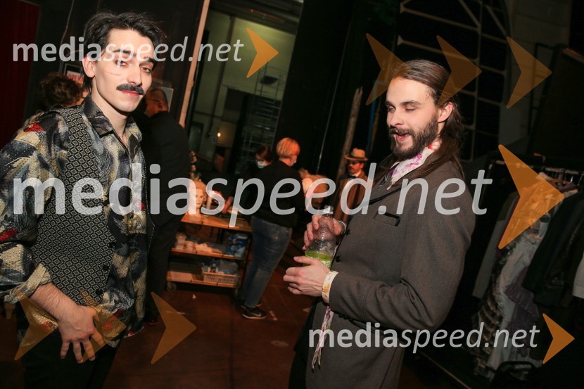  Petja Labović, igralec;  Blaž Dolenc, igralecNa pripravah za spletno premiero Romea in Julije